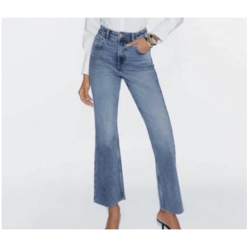 ZARA kick flare raw hem jeans